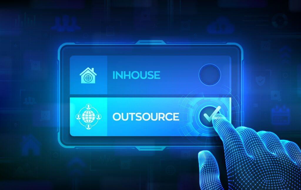 Digitale Auswahl zwischen Inhouse und Outsourcing | Lohnbüro
